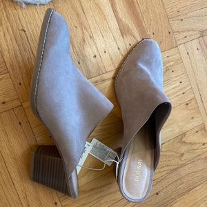 Suede brown mules
